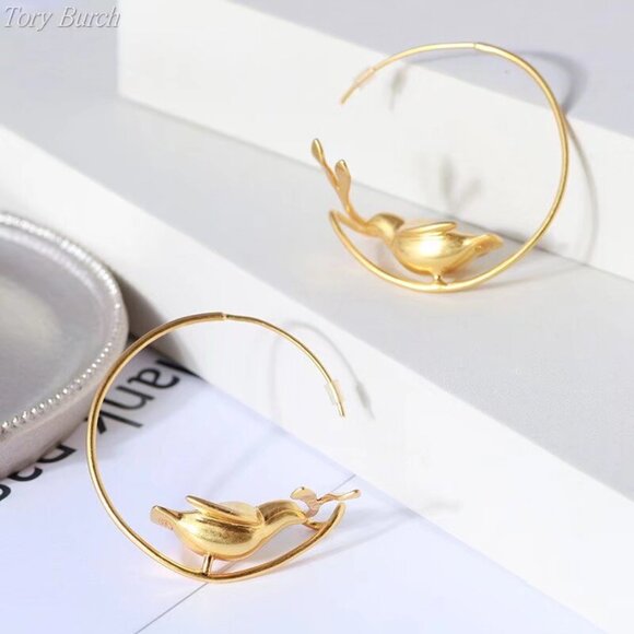 Tory Burch matte gold earrings - Picture 4 of 5